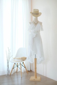 白色連身裙，適合參加派對的連身裙，適合度假的連身裙，適合去海邊的連身裙