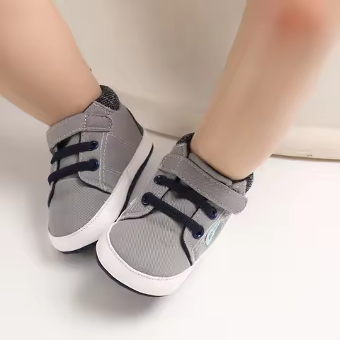 A Versatile Pair of Canvas Shoes Designed for Boys, Suitable for Infants Aged 0-1 Years Learning to