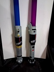 Disney Star Wars Lightsaber 星球大戰 光劍  亮燈發聲正常 ($180二支）