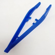 Plastic forceps 1 pc
