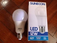 12W-LED (白光有3個；黃光球形有6個）E27大頭