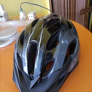 Helm sepeda BTwin bekas