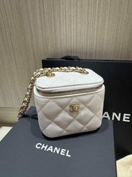 Chanel 白色小盒子