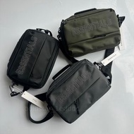 Fear of God Essentials 側背包