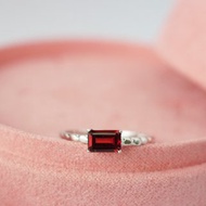 方形石榴石戒指， 銀