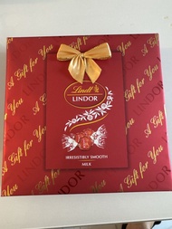 Lindt Lindor Milk Chocolate Gift Box