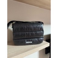 Beyond the vines Bag Very Good Condition Like New