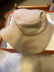 全新 HERMES 淺駝色 帽子 尺寸 58  配貨買的 沒使用過