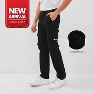 EDWIN JEANS - JEROME BLACK Celana Cargo Pria Reguler Fit Warna Hitam