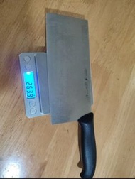 孖人牌中式厨刀+刨皮刀                              J.A.HENCKELS德國品牌95%新                                只用幾次刀鋒如