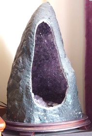 紫水晶洞（含底座）