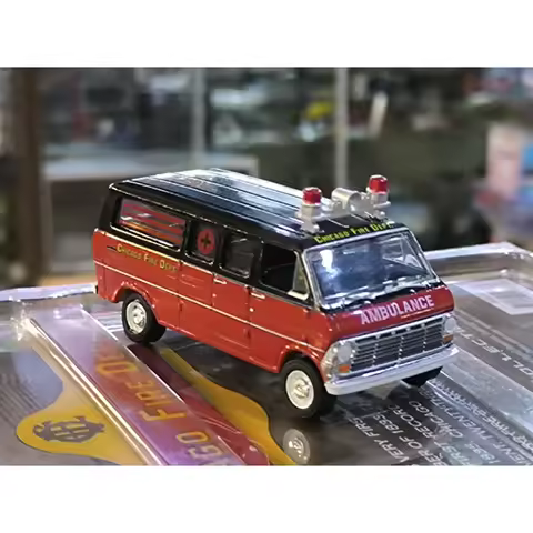 Green Light 1/64 1969 CLUB WAGON alloy car model with iron base rubber tire