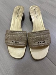 Dior金色拖鞋
