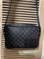 Louis Vuitton LV N40188 Alpha 塗層棋盤格帆布拉鍊斜背郵差包