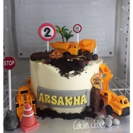 kue ulang tahun axcavator / kue ultah traktor / kue tart mobil molen / - brownies diameter 18