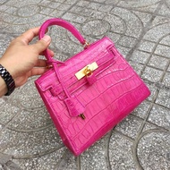 Túi da cá sấu Màu hường nữ tính. Phiên bản kelly dễ thương!