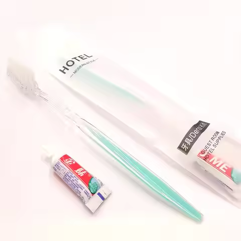 Free Fast Shipping Light Green Color Toothbrush Kit 3G/0.1o.z Toothpaste Wholesale Hotel Supplies Pe
