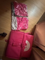 Foodpanda保溫箱+ M碼衣服