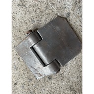 Thick black truck hinges, weighing 5 ounces, 6 ounces, 8 ounces, 9 ounces