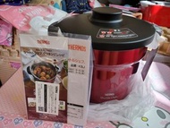 現貨 即取 紅色/ 黑色 兩色只需$729日版 Thermos 膳魔師 4.3l真空煲 燜燒鍋 燜煮烹調器  油塘港鐵站自取   日本直送 KBJ-4501 激罕價 4-6人份 必須出價留貨 另有不銹