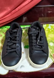 二手 Puma Softfoam 板鞋 26公分 黑色二手 Puma Softfoam 板鞋 26公分 黑色