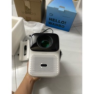 Wanbo T4 99% Full HD used projector with YouTube, Watch movies, watch TV in the room