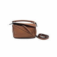 LOEWE 焦糖色 puzzle mini 肩背包