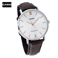 Velashop นาฬิกาข้อมือผู้ชายคาสิโอ Casio Standard สายหนังแท้สีน้ำตาล หน้าปัดเงิน รุ่น MTP-VT01L-7B2UD