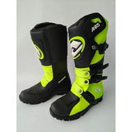 Cross shoes, trail shoes, racing shoes, touring shoes