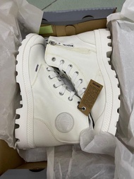 （全新未穿過，未剪牌連盒）全新 Palladium Pampa Hi Zip CVS (Star white)Euro 40 /Us women 8.5 / UK 6