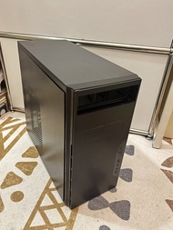 電腦機箱機箱：高37cm x長39cmx寬 17cm, 支援尺寸：Micro-ATX (mATX) 或 Mini-ITX。