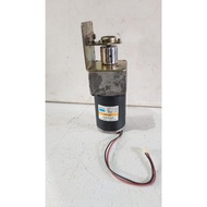Dynamo gear head motor DC 24VDC 10W rpm output 25rpm. 82A As 10ml