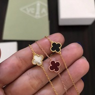 Van Cleef & Arpels  210660  Mini Single Flower Bracelet