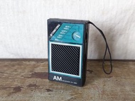口袋型AM收音機（袖珍收音機、廣播收音機、老人收音機）—古物舊貨、懷舊古道具、復古擺飾、早期民藝、普普風、太空年代、古董科技、錄音機收藏