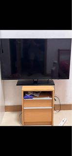 TV + SOUNDBAR (43 “ SAMSUNG TV in perfect working condition + Big SAMSUNG Soundbar with Remote)