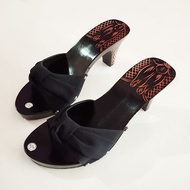 Beautiful carved clogs 7cm heels/wooden sandals 7cm carved clogs/wooden sandals with 7cm heels
