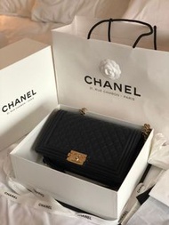 Chanel 28 cm classic boy flap