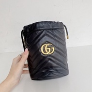 Gucci 經典黑色水桶包