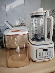 廚豆多功能靜音破壁機，豆漿機，養生機，操作容易，有自動清洗和預設功能