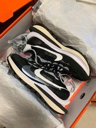 Sacai x Nike VaporWaffle 聯名解構黑白跑鞋 CV1363-001 男女款現貨