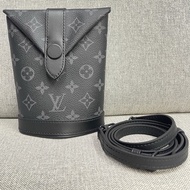 路易威登/LV 黑花 黑武士薯條包 。