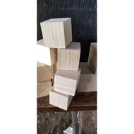 Cube dadu kayu pine saiz  35mm x 35mm dan 47mm x 47mm