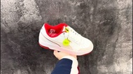 💥現貨💥 經典賽車風白紅撞色法拉利聯名低幫百搭休閒板鞋 | PUMA Scuderia Ferrari Caven 2.0 Motorsport Sneakers|