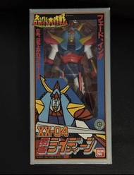 BANDAI 超級機械人大作戰 系列 XX-04 勇者雷登膠品玩具，外盒size 高26 cm ，1990年出品南韓製，內件接近全新品質素非常理想而外盒整體都有88%以上新淨，但始終係36年前出品之玩