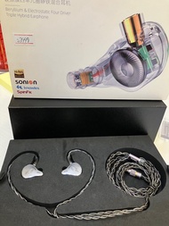 混合耳機 ，動鐵十動圈十靜電。