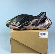 adidas Yeezy Foam Runner MX 系列洞洞鞋 MX Carbon 紫色小醜 IG9562
