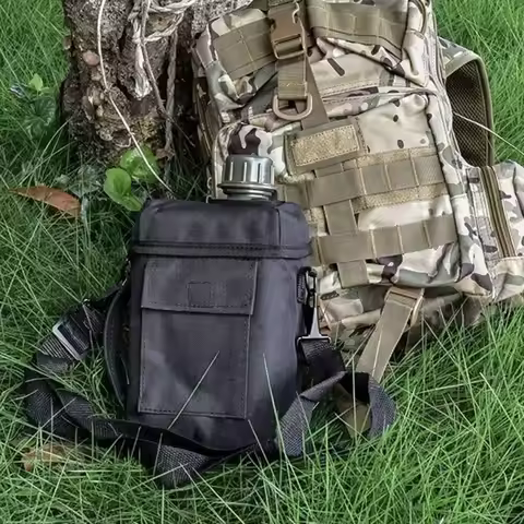Portable 2L Kettle US Canteen Outdoor Camping and Mountaineering Aquarius Hip Flask Flask PE Camping