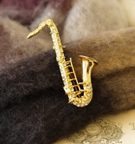 古董金色萊茵石樂器薩克斯風音樂別針胸針  B1902