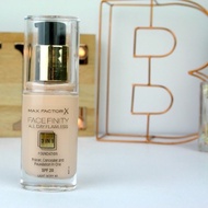 Kem NềN Max Factor Healthy Skin Harmony Miracle Foundation 40 Light Ivory Spf20 30Ml