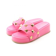 [二手，A級] Valentino Valentino Garavani女款鉚釘皮涼鞋。